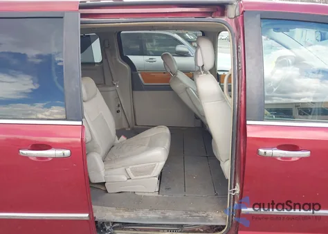 2010 Chrysler Town & Country New Limited from USA, damaged, VIN 2A4RR7DX5AR448779